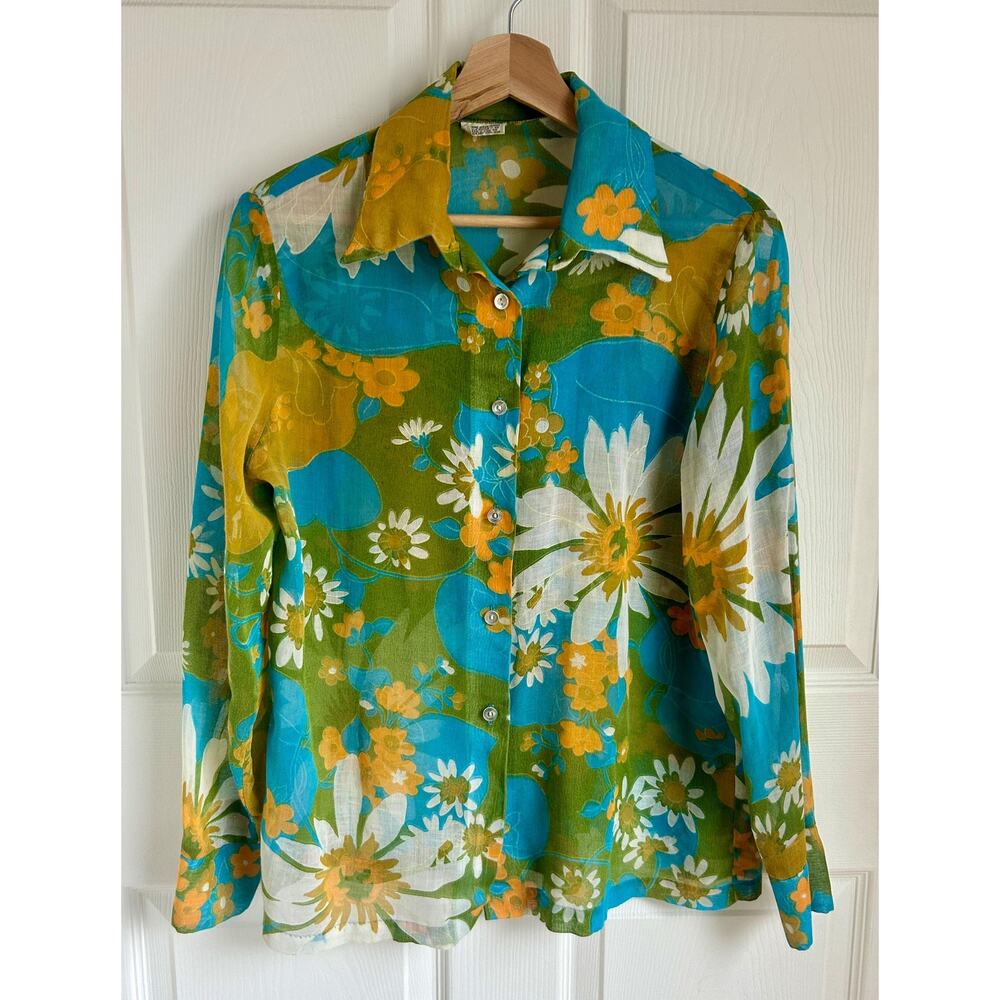 1970's Women's Sheer Daisy Dagger Collar Button Down Shirt | 70s Blouse Sz Small